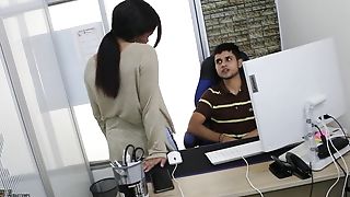 Am A Horny Bitch In My Building And I Fuck My Stepfather's Employee - Internal Cumshot - Pornography In Spanish